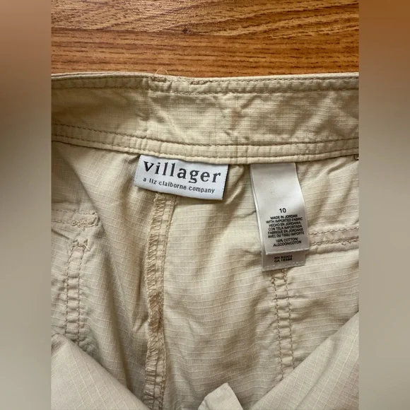 Liz Claiborne Women's Cream Cargo Capris - Picture 5 of 5